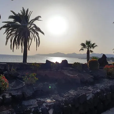 Atalaya Ground Floor Poolside Apartment Puerto del Carmen (Lanzarote)
