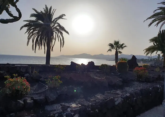 Atalaya Ground Floor Poolside Apartment Puerto del Carmen (Lanzarote)